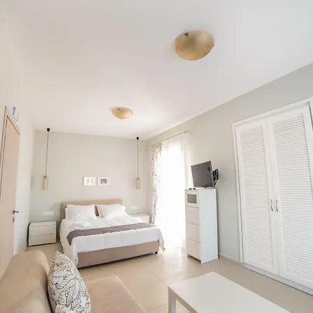 Eleni Luxury Villa Almiros Beach