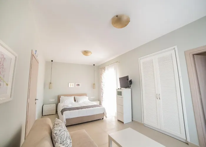 Eleni Luxury Villa Almiros Beach
